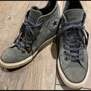 Womans Size 8 converse